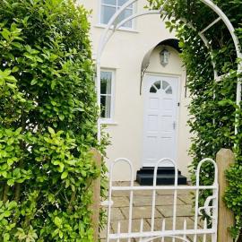 Coach House Hideaway: Warminster şehrinde bir otel