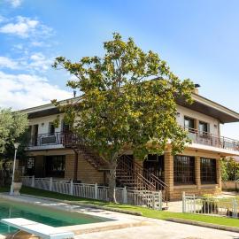 Villa en Tarragona, hotelli kohteessa Torregasa