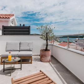 Babin bed&breakfast, hotel in Pirovac