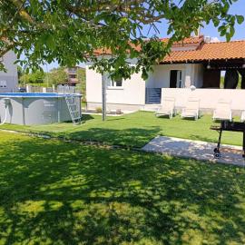 Holiday Home ALEX, hotel a Valbandon