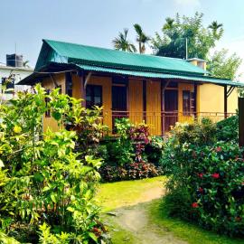 Travellers Hut Homestay Mawlynnong l Blossom Garden, hotel in Mawlynnong