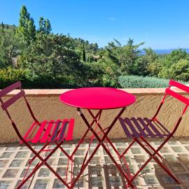 Tourtour, chambre avec vue, confort et calme, ξενοδοχείο σε Tourtour