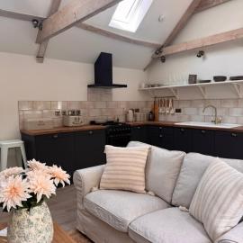 The Glastonbury Gatehouse Retreat Cottage, hotel in Glastonbury