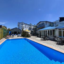 Laguna Boutique Hotel Bazaleti Lake, hotel en Dushetʼi