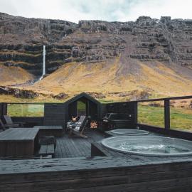 디위피보귀르에 위치한 호텔 Waterfall Villa - Black Beach & Fjord Views