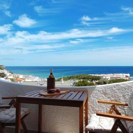 Casa do Mar Apartment Salema 3 bedrooms Stunning Sea Views, hotel v destinaci Salema