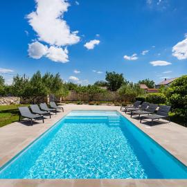 Villa Tia - private Oasis with large pool, hotel u gradu 'Gornje Ceranje'