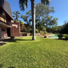 Sunrise and sunsets lodge previously known as leopard lodge、Karibaのホテル