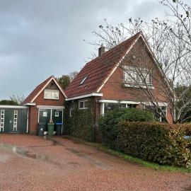 Oude kruidenierswoning nabij natuurbad 1-9 pers, hotel in Groningen