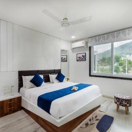 Sunset view Villa I Luxury 5 BHK Villa with pool in Nathdwara I 966o9o1oo6 2km from temple only By SK, hotel a Nāthdwāra