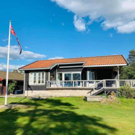 Great cabin near the sea, very child friendly plot, hotel v destinaci Sarpsborg