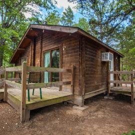 Lake Texoma Camping Resort Cabin 17, hotel in Willow Spring