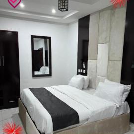 Britney Luxury Apartment, hotelli Owerrissa