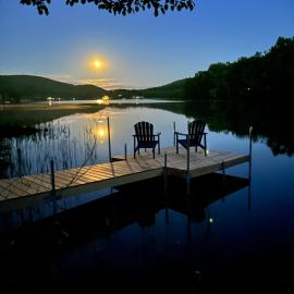Berkshire Lake Lodge, hotel di Becket