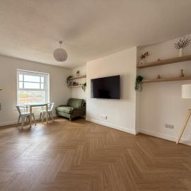 Spacious Central Flat with Parking