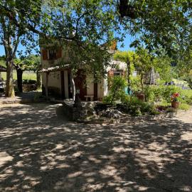 Le Cabanon, מלון בMane