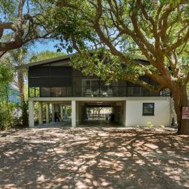 Family Beach Escape 5BR Fenced Yard, Walk to Ocean