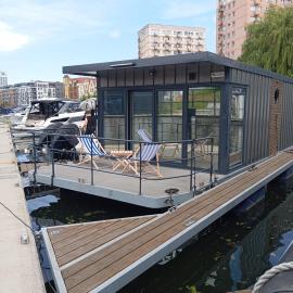Dom Na Wodzie Houseboat, hotelli Gdańskissa