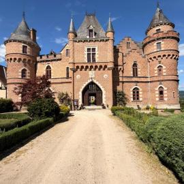 Viesnīca Château de Maulmont pilsētā Saint-Priest-Bramefant