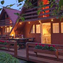 Domki FarAway- dawniej Słoneczko - jacuzzi, sauna, rowery w cenie, Hotel in Dźwirzyno