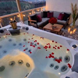 GLAMOUR VOX - Romantic Jacuzzi Escape - Cluj-Napoca - Near BT & Cluj Arena