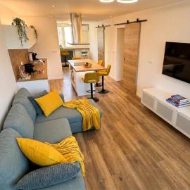 NEW Modern Apartment in City Center