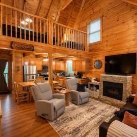 Elegant & Cozy Cabin Near Pigeon Forge