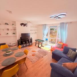 High Quality 3 BED FLAT for 9 people with 3 Bathrooms 3min from Camden Town plus private garden and huge living room