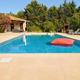 Hélios, piscine et grands espaces, hotel v destinácii Cotignac