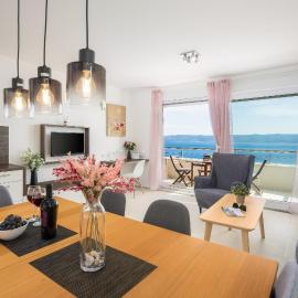 Viesnīca Villa Jolara With Heated Pool - Deluxe Apartment 12 pilsētā Mimice