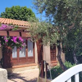 Le Jardin des Agrumes-Maison moderne avec terrasse ombragée à Istres
