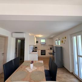 Apartma Zari, viešbutis mieste Marezige