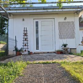 Small house, hotel in Danilovgrad