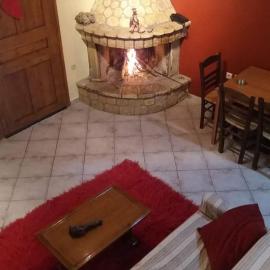 Mezonetes Helmos, hotel en Áno Lousoí