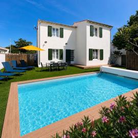 villa Hortense, 1 min à pied plage Saint Martin de Ré, très calme, piscine chauffée, hotel a Saint-Martin-de-Ré