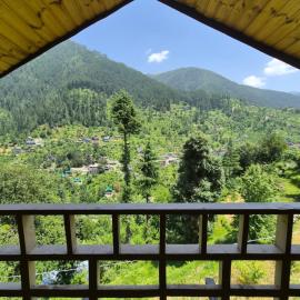 skytouch Lambri pass view Jibhi, khách sạn ở Jibhi