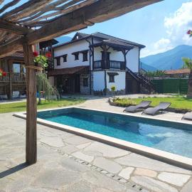 Къща за гости Календарови къщи I, hôtel à Vetren Dol