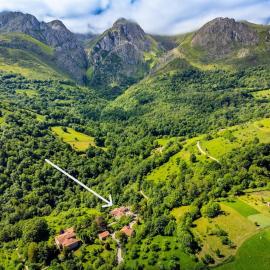 Jascal - Casa Tierra - Picos de Europa, hotel a Berodia