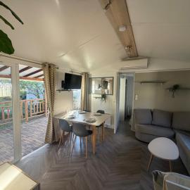 Bungalow 6 à 8 people Camping Siblu 4 Le Lac des Rêves، فندق في لات