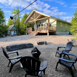 Woodland Cottage Pets Private Starlink, hotell i Lions Head