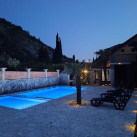 Villa Amore, ξενοδοχείο σε Buna