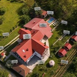 Perla Argesului, hotel romantic elegant cu piscina, sport, petreceri, natura, curte, gradina, priveliste, parcare, cazare Transfăgarasan Curtea de Arges, hotel in Albestii de Arges