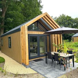 Luxurious Lodge with hot tub - fantastic location, hotel sa Wenum