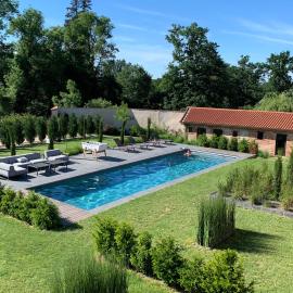 Manoir avec piscine chauffée et parc clos arboré, hotel en Peschadoires