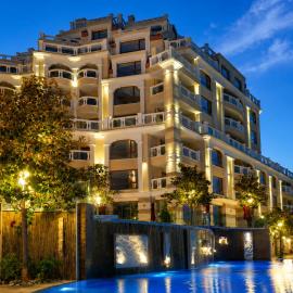 Luxurious and panoramic apartments at the beach in La Mer complex