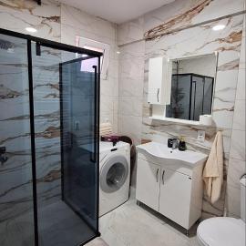 Veslo IN, hotel a Krčedin