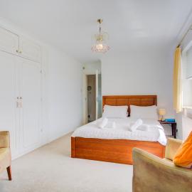 Charming 2BR Detached Bungalow & Beautiful Views