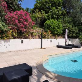 Rez de villa avec piscine