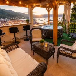 Panoramic view with jacuzzi, hotel a Vis