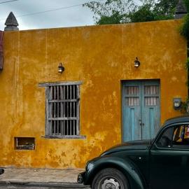 Charming Yellow Colonial House in the Downtown